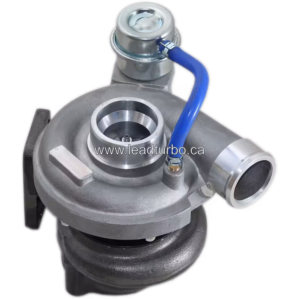 Turbolader 2674A404 mit VGT-Steller und blauem Schlauch, 45-Grad-Ansicht