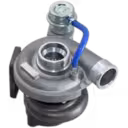 Turbolader 2674A404 mit VGT-Steller und blauem Schlauch, 45-Grad-Ansicht