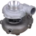 Vista replacement del turbo 3590060 mostrando flange de salida V-band y soportes de montaje