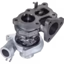Vista inferior del turbocompresor TF035HM-12T 4 con carcasa de turbina y puntos de montaje