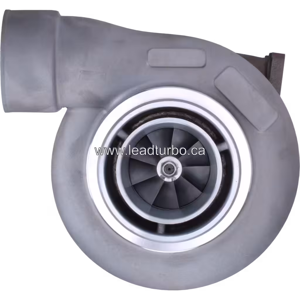 Vue avant du turbocompresseur 6505-67-5010 KTR110L-F84PW avec carter compresseur poli et carter turbine gris