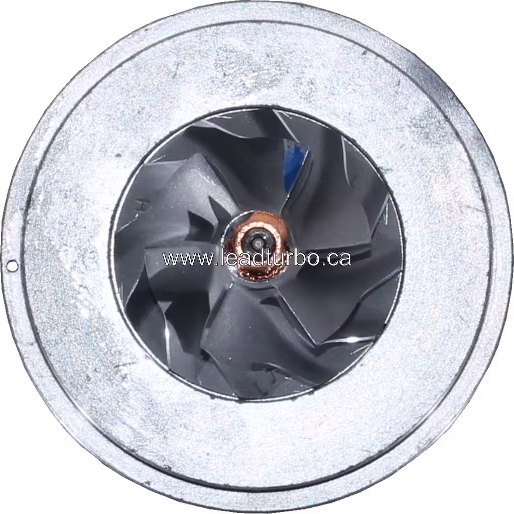 Vista frontal do core de turbocompressor 1000-050-002B TF035HM-12T com carcaça usinada