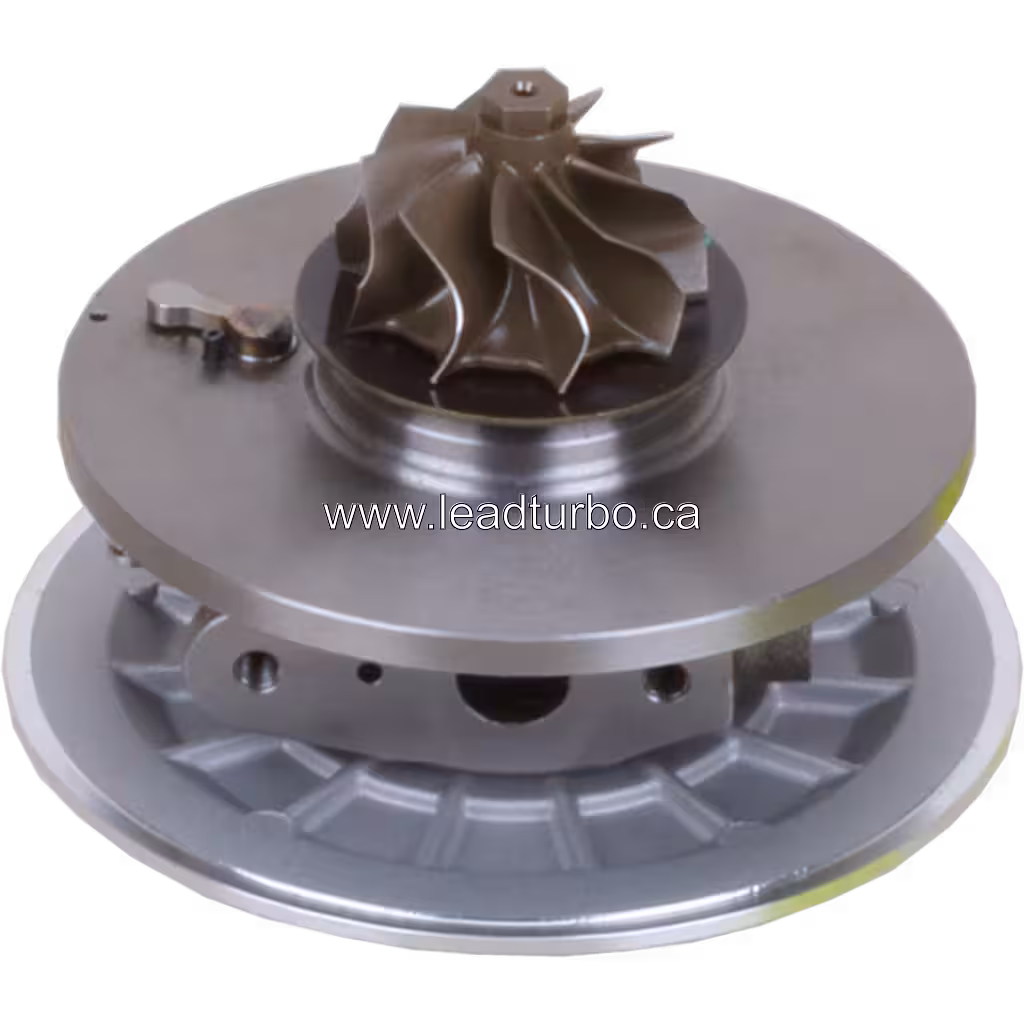 Vue de dessous du core turbo avec ailettes radiales sur le boîtier turbine