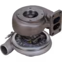 Vista inferior do turbocharger 3525447 com entrada de escape flangeada e roda da turbina visível