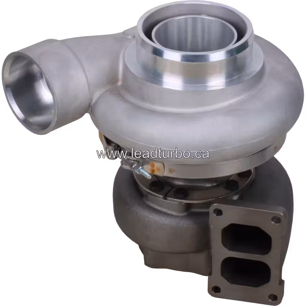 Turbosprężarka aftermarket KOMATSU PC600-7 z widocznym uchwytem montażowym