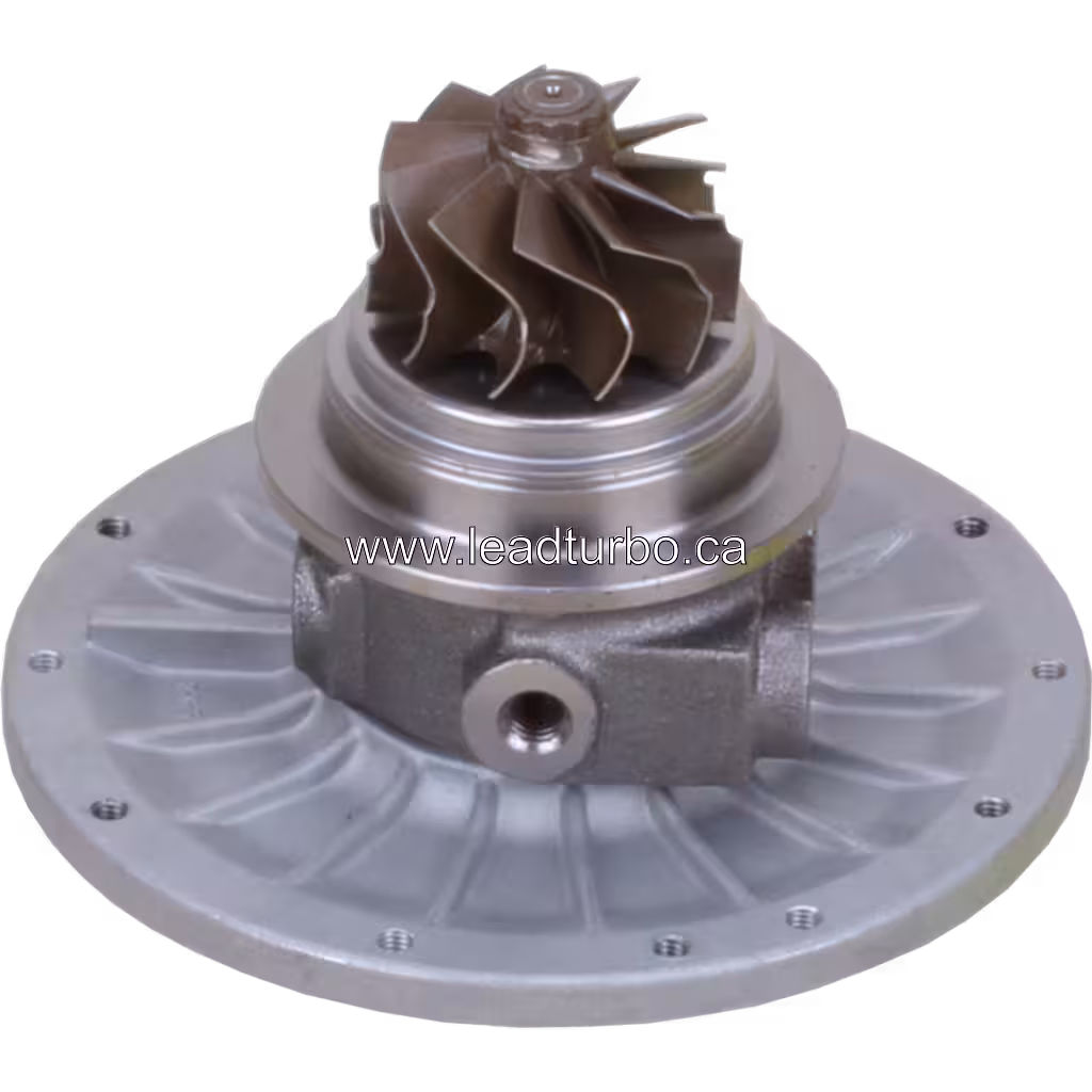Core de turbocompresseur avec flans de montage et ailettes de refroidissement
