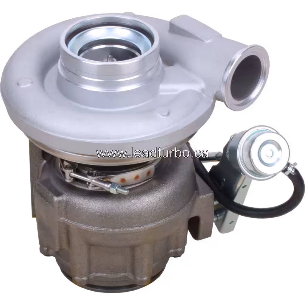 Vista lateral do turbo 2834546 com atuador VNT e mangueira preta